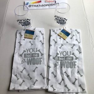 NWT Set of 2 Plastic Tumblers and 2 Kitchen Towels